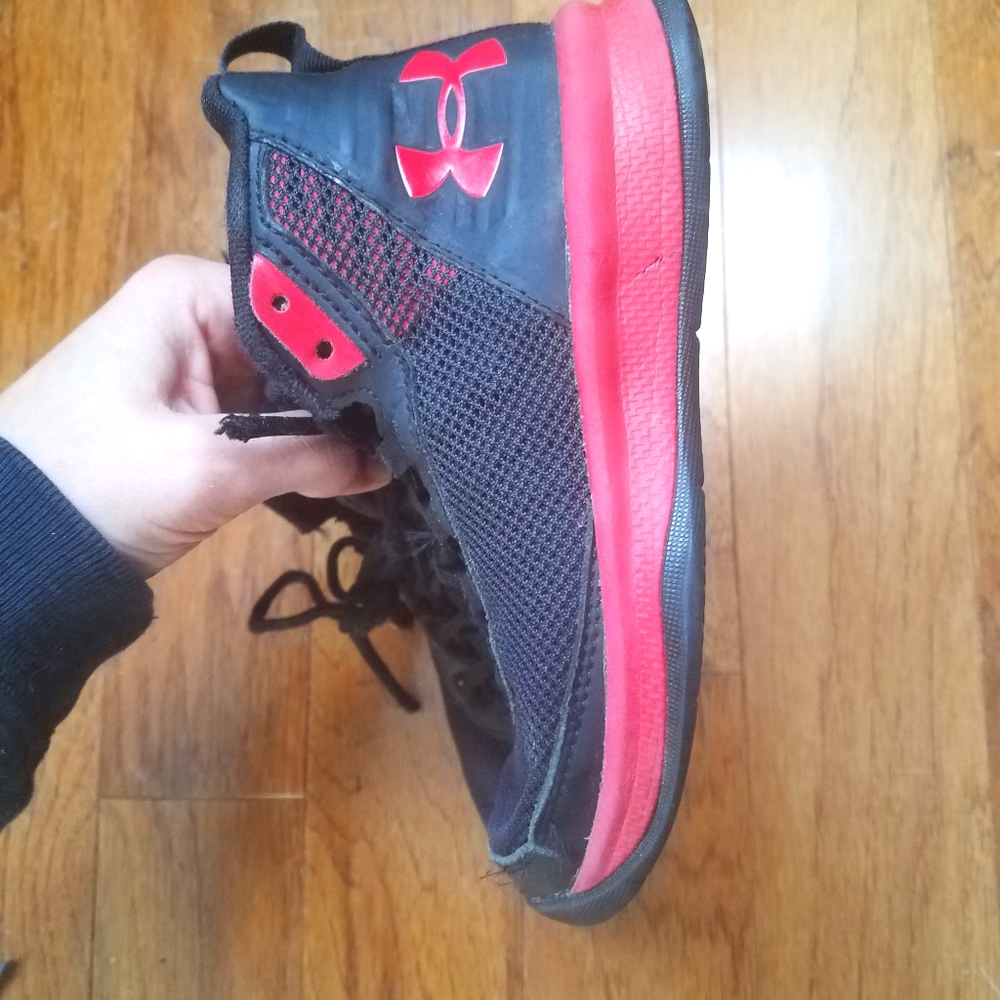 Under armour boys size 12k sneaker